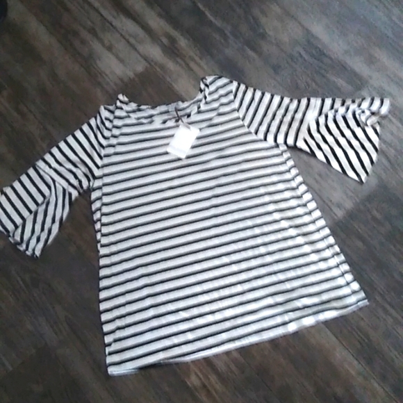 Palazzo Sleeve Blouse - Picture 3 of 6